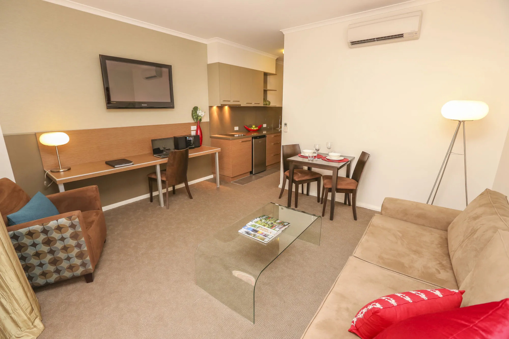 Indulge Apartments - Ontario