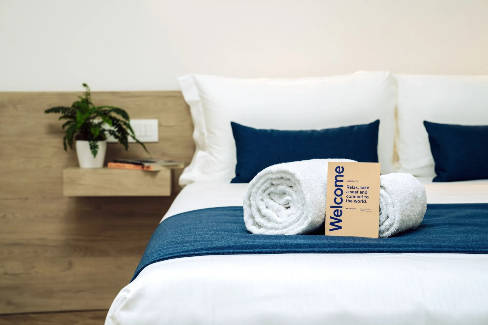 Air Rooms Rome Airport by HelloSky