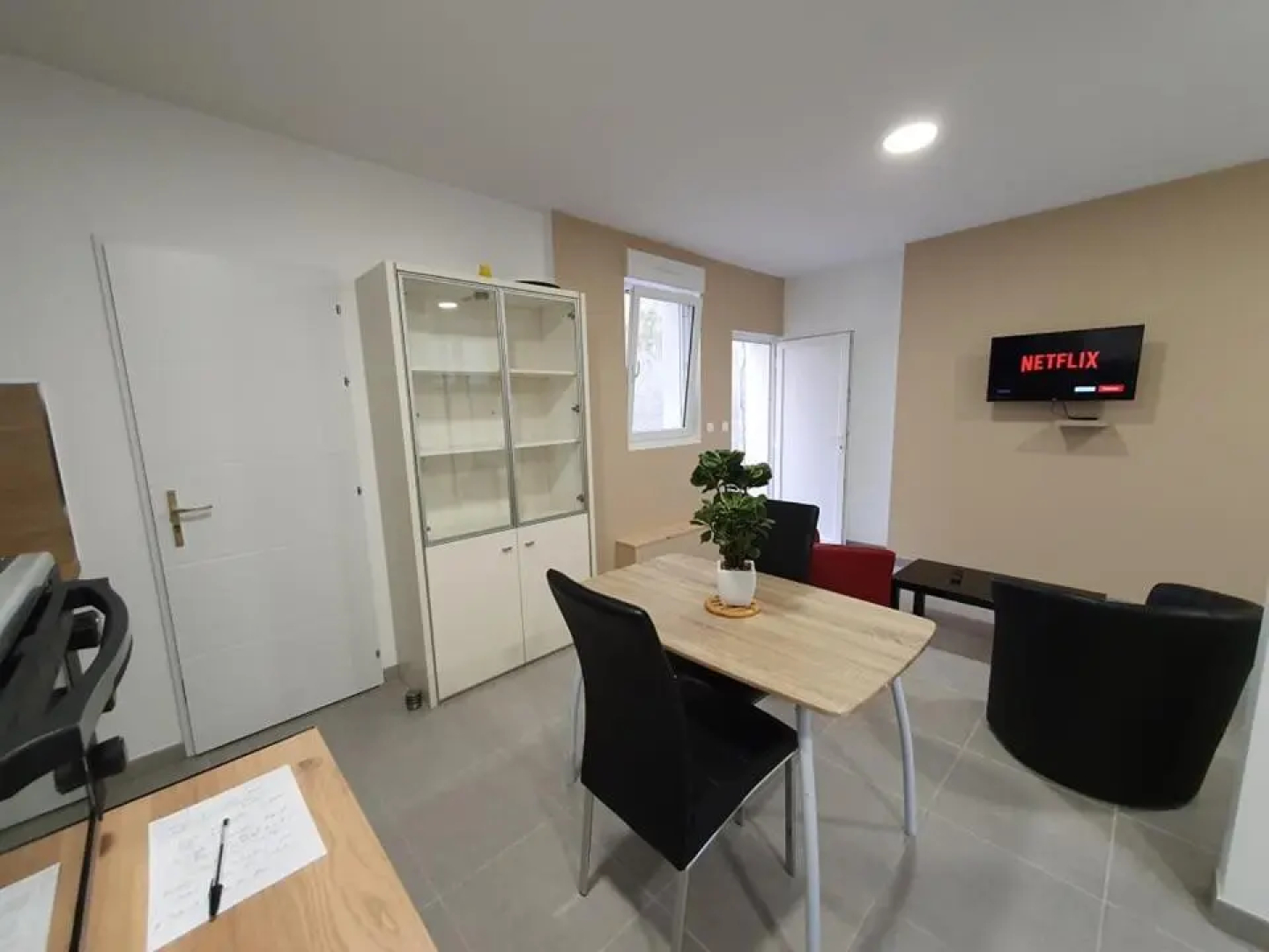 Grand studio Gravelines centre , 5 mn du cnpe et de la plage, absence de chambre privative