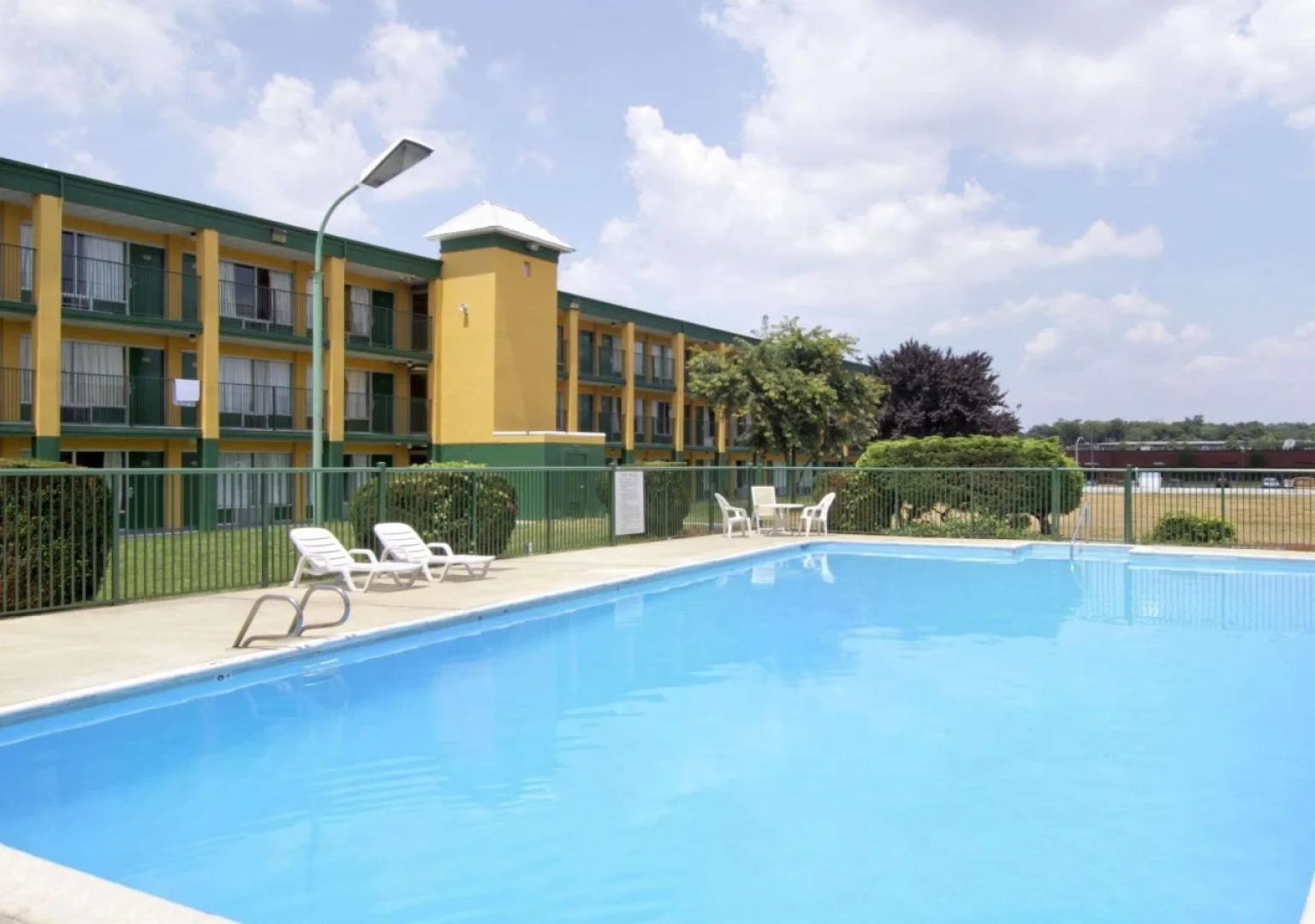 Days Inn by Wyndham Roanoke Civic Center