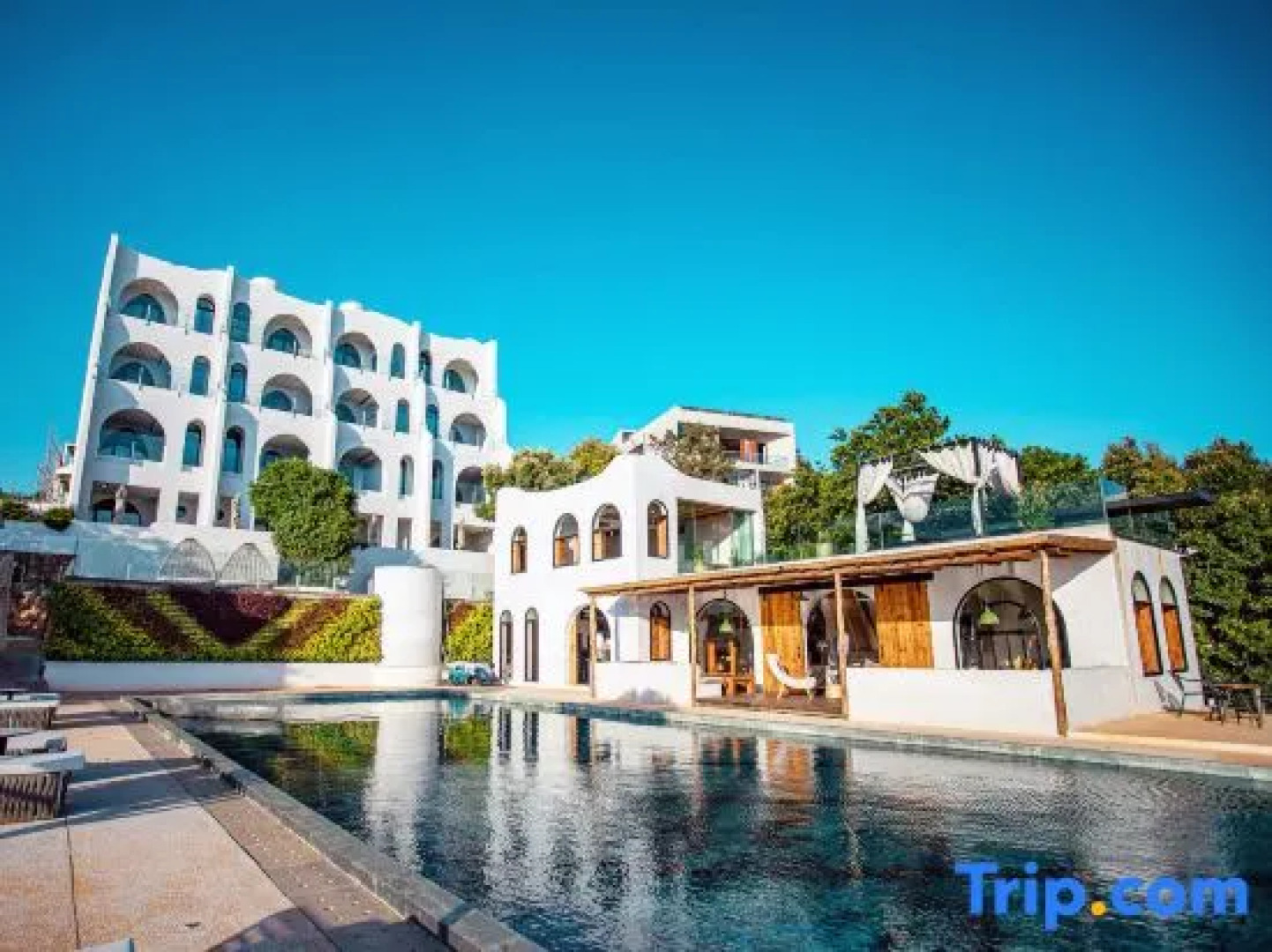 Rousseau homestay in Fuxian Lake