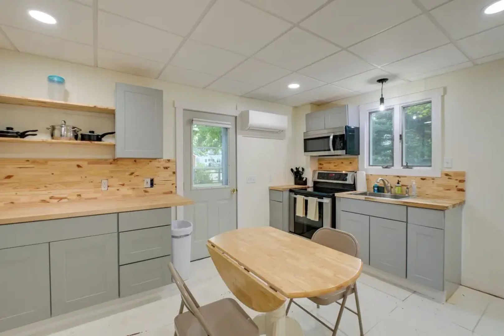 Walk to Harbor: Pet-friendly Apt in Sorrento!