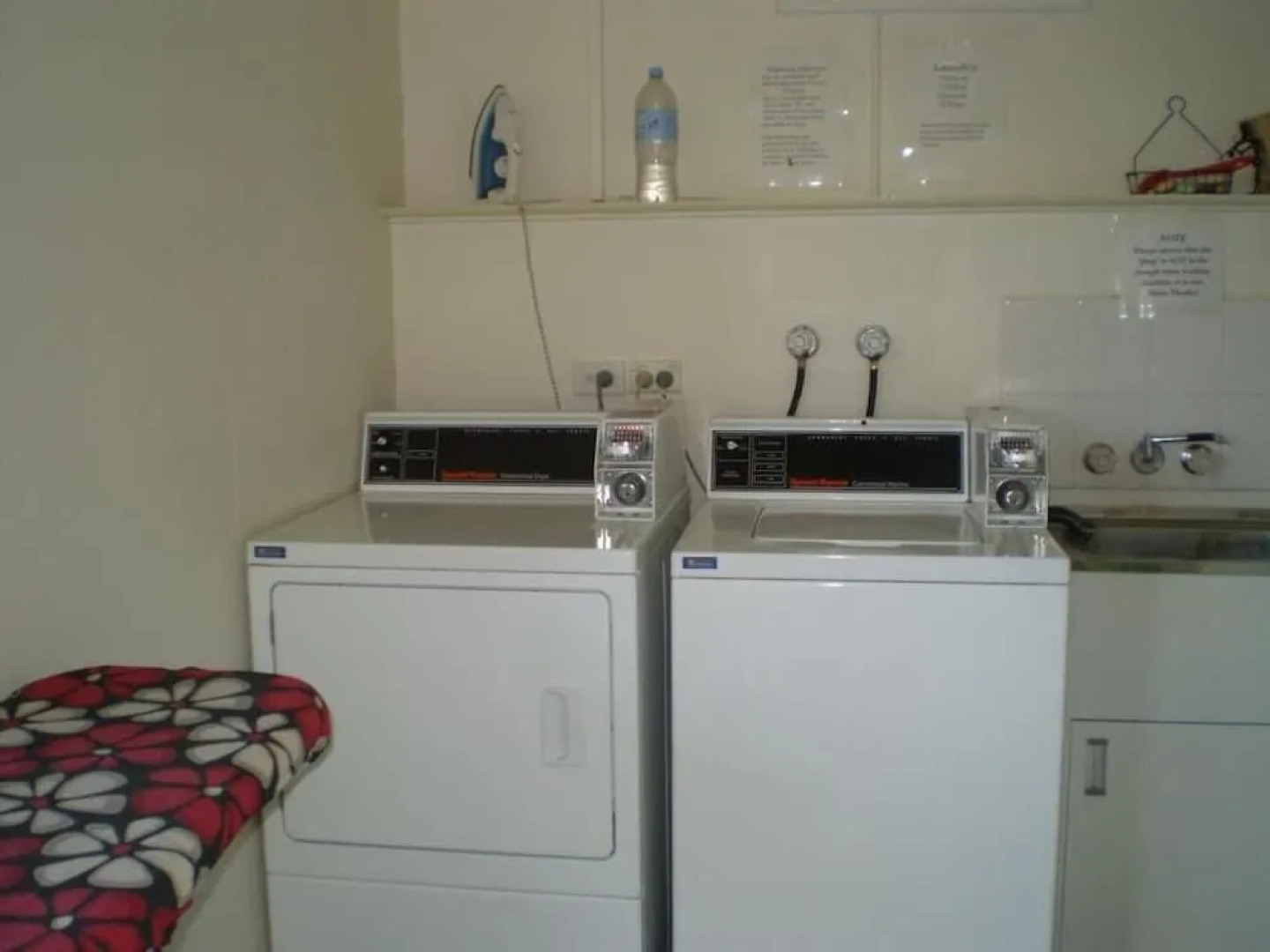 Banjo's Overnight & Holiday Units