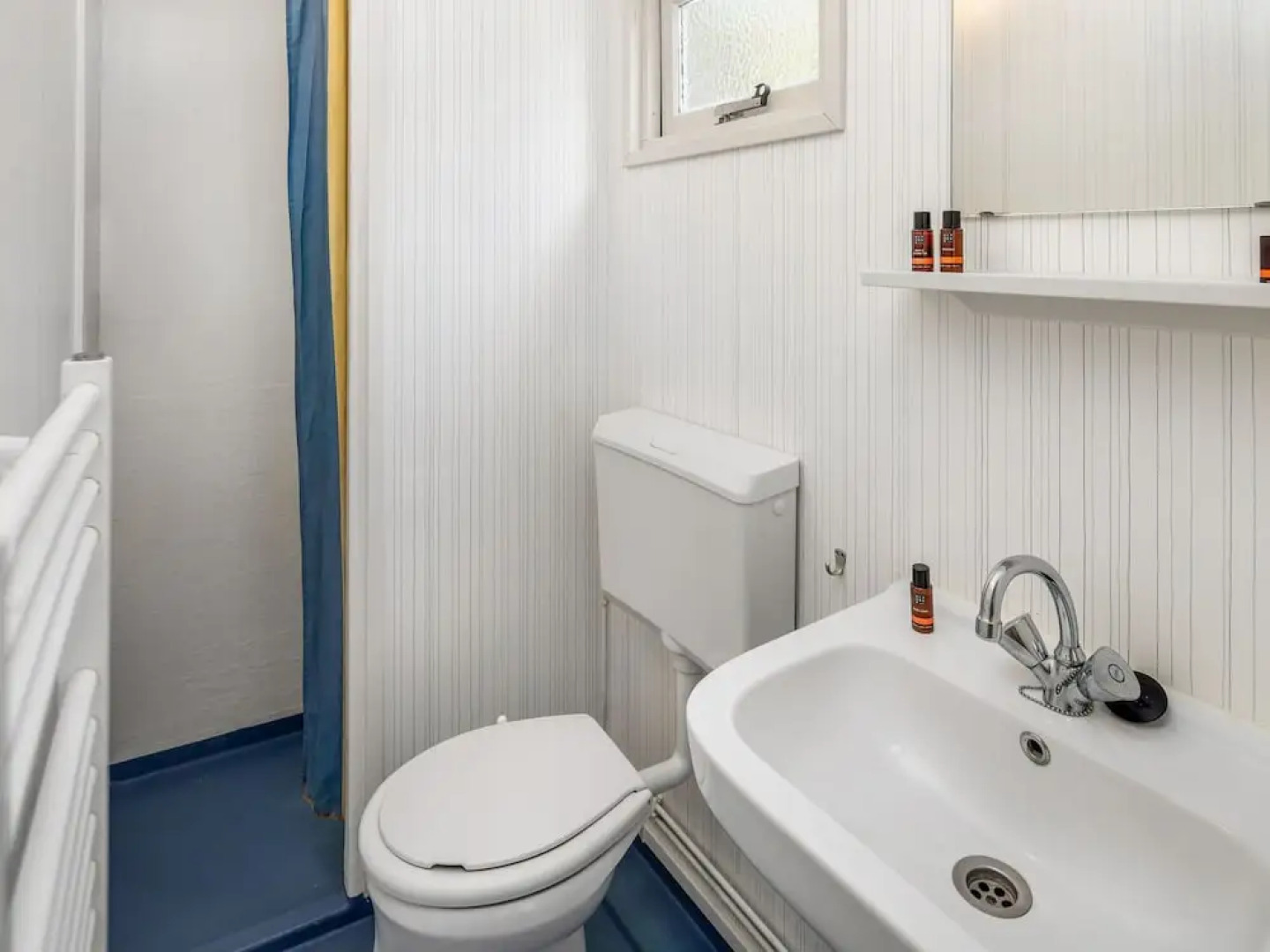 Comfortable chalet with microwave in natural surroundings