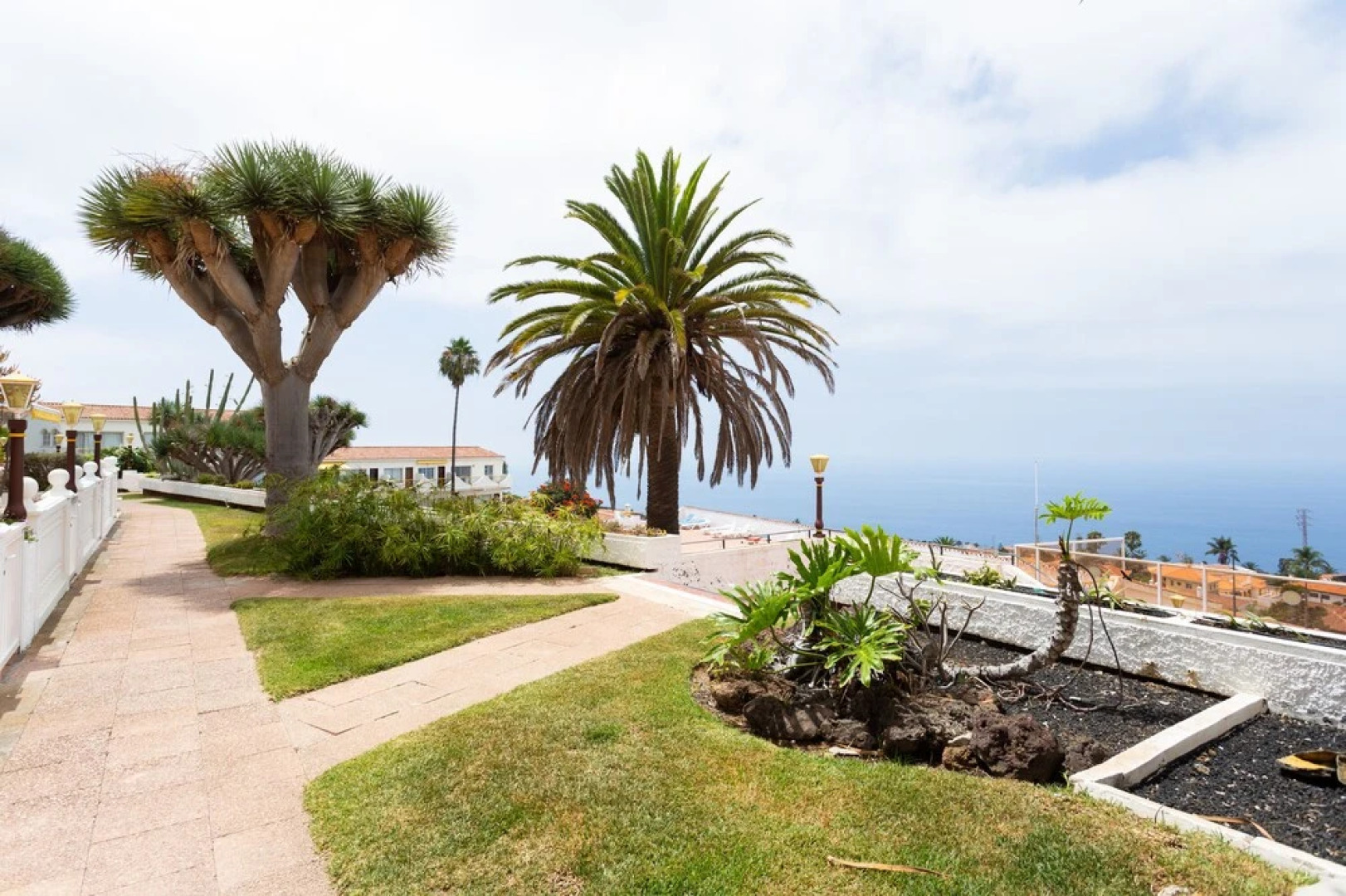Cosy Apartment with views