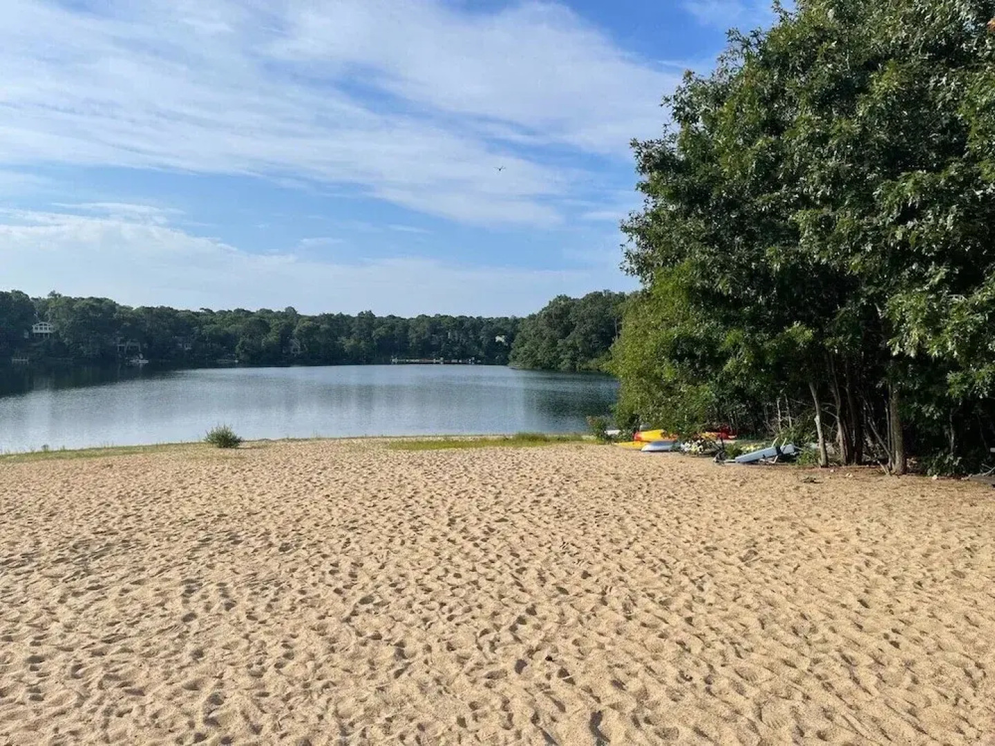 Cottage on Jenkins Pond