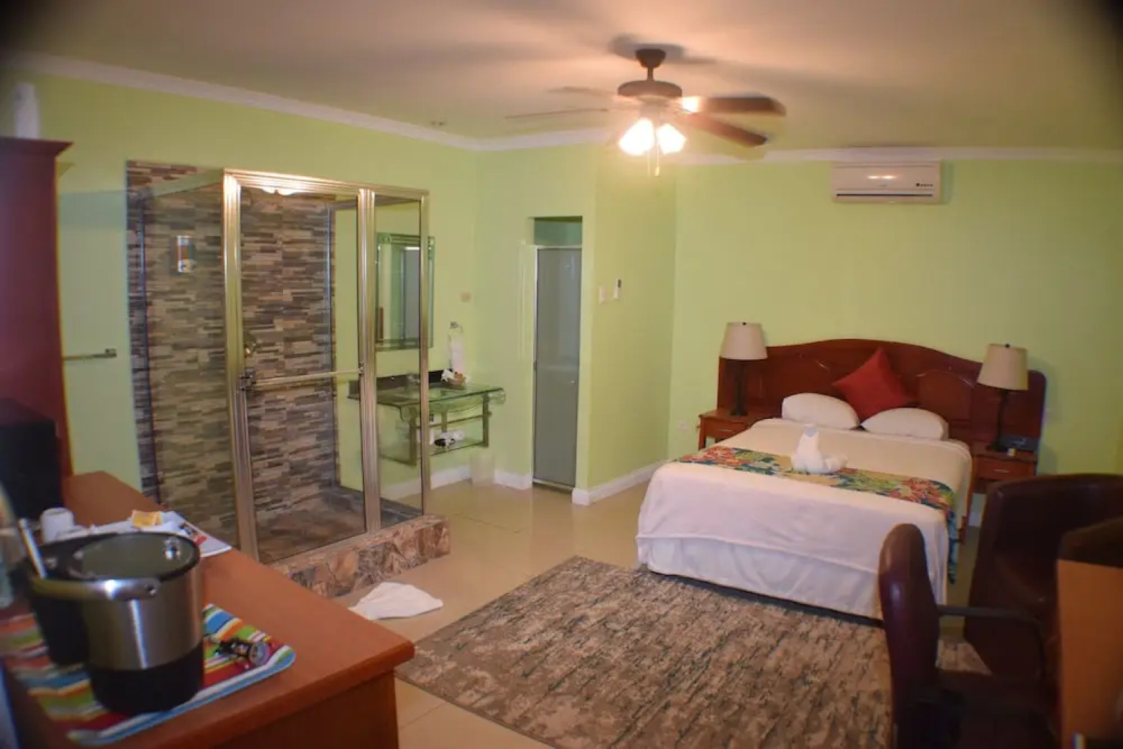 Beverly's Oasis Suites