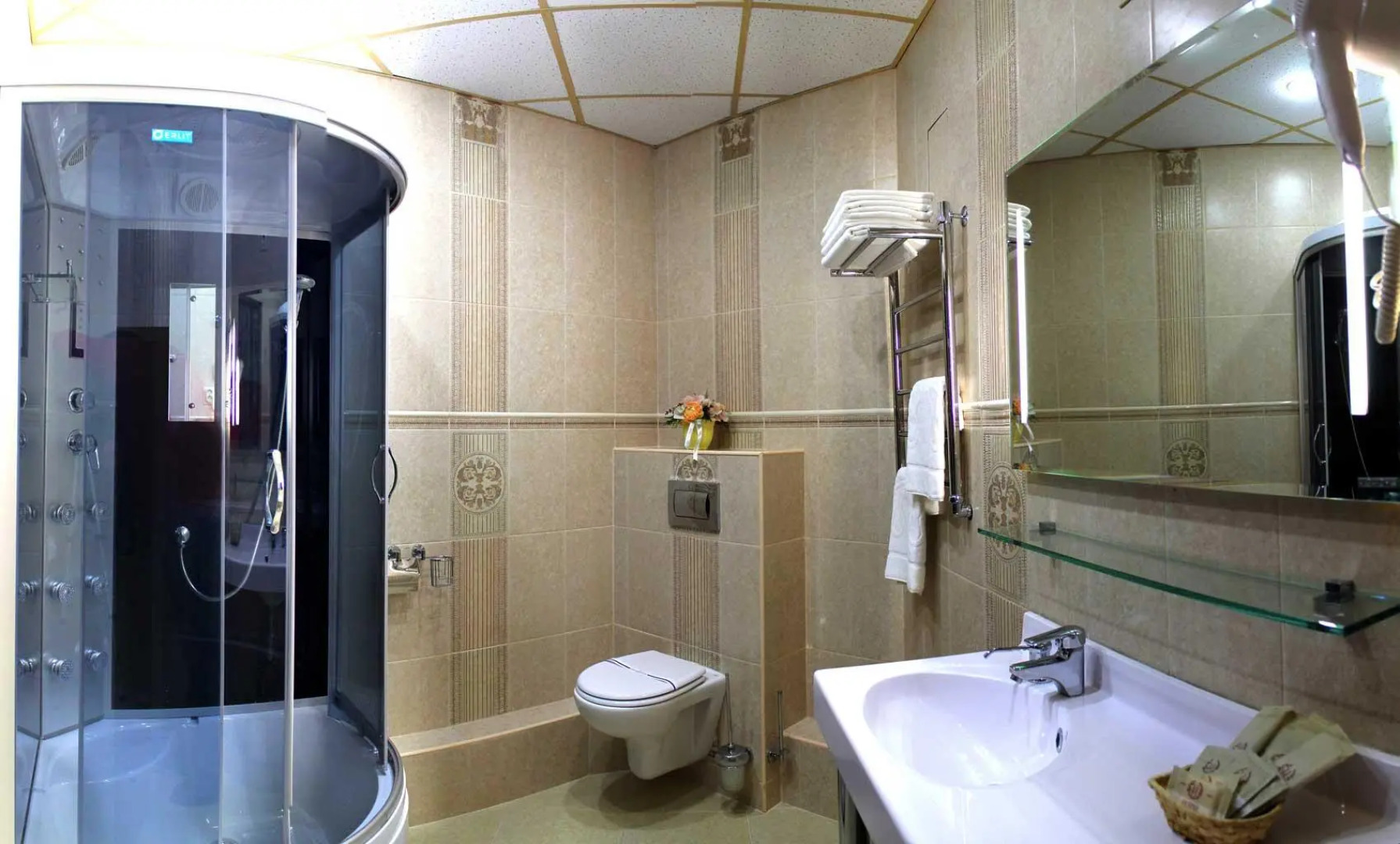 Отель Астрал