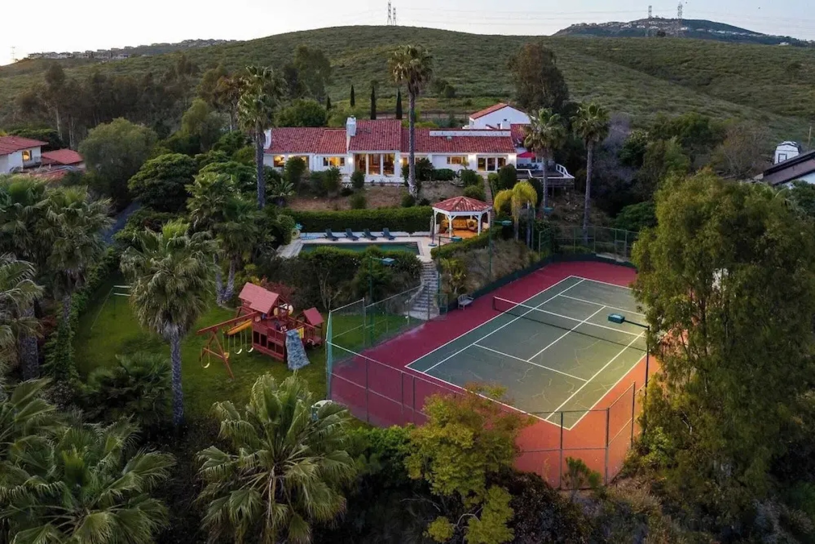 Two Estates w/ Pools, Hot Tubs, Game Rooms, Valley Views & Tennis Court Near Beaches & Wineries