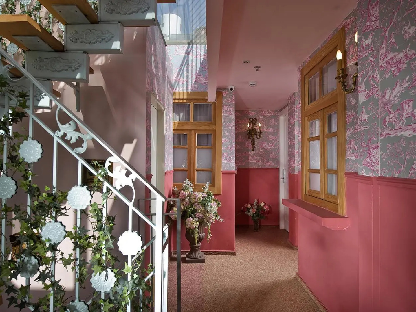 The Elliot - Adults only