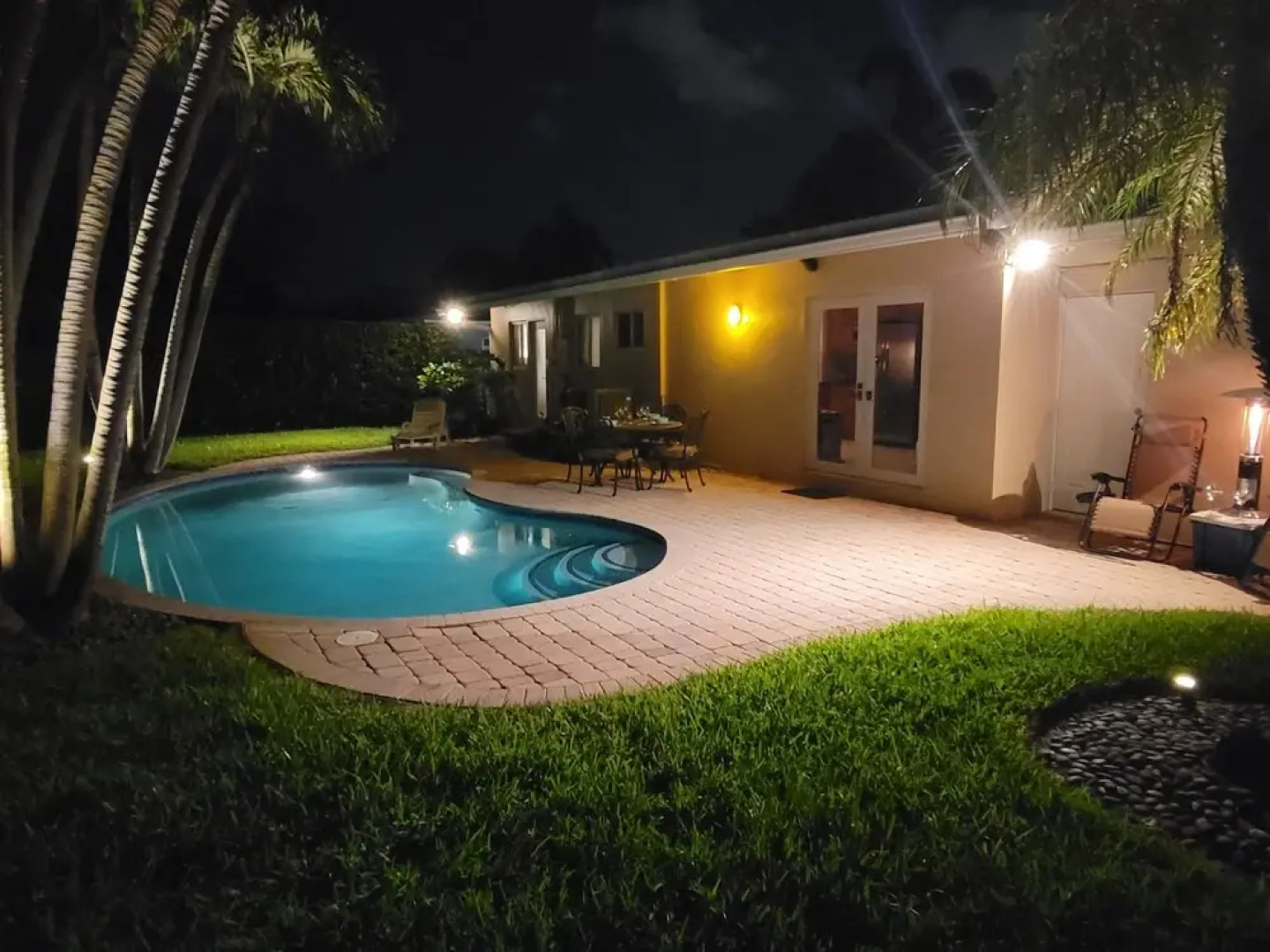 Shangri-la 3 Bedroom Home by RedAwning