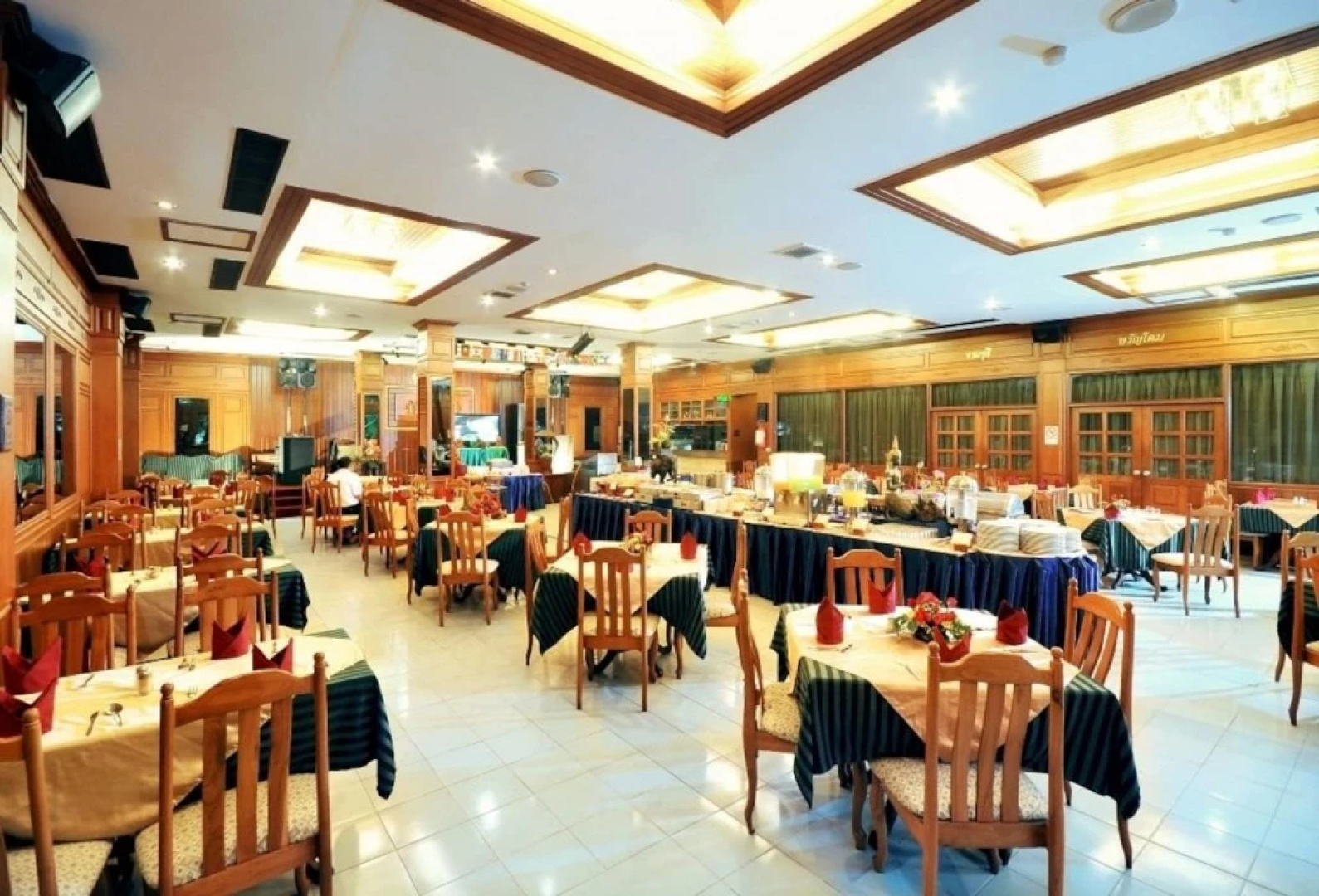 Mae Yom Palace Hotel