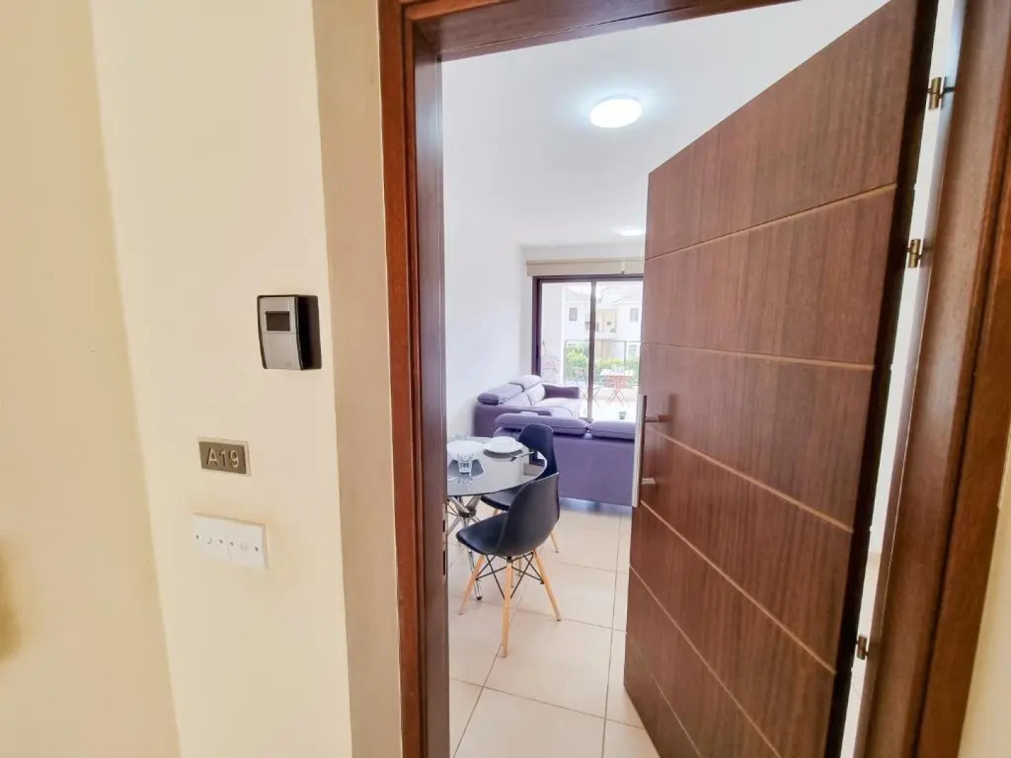 Green Leaf Apartment