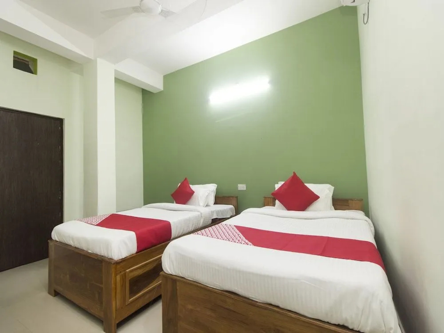 OYO 14331 Hotel Aquarium