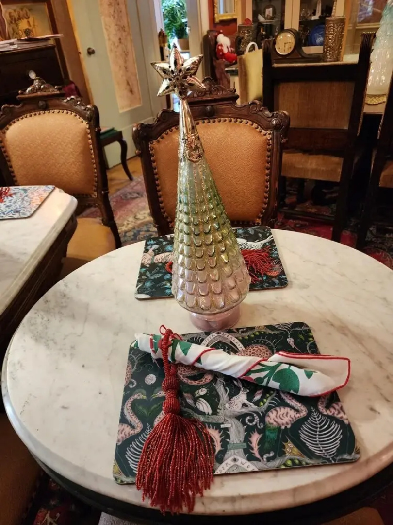 House of 1833 Bed & Breakfast & Gardens