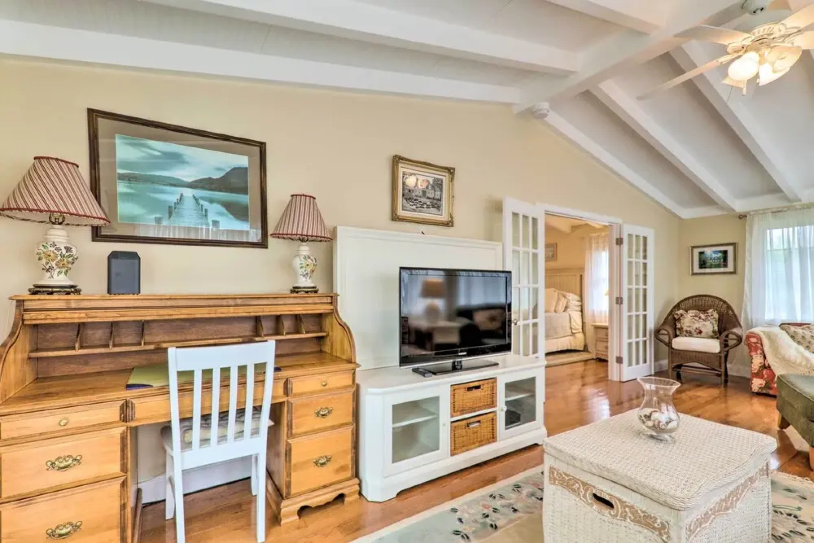 Charming Hyannis Cottage: 1 Mi to Beach!