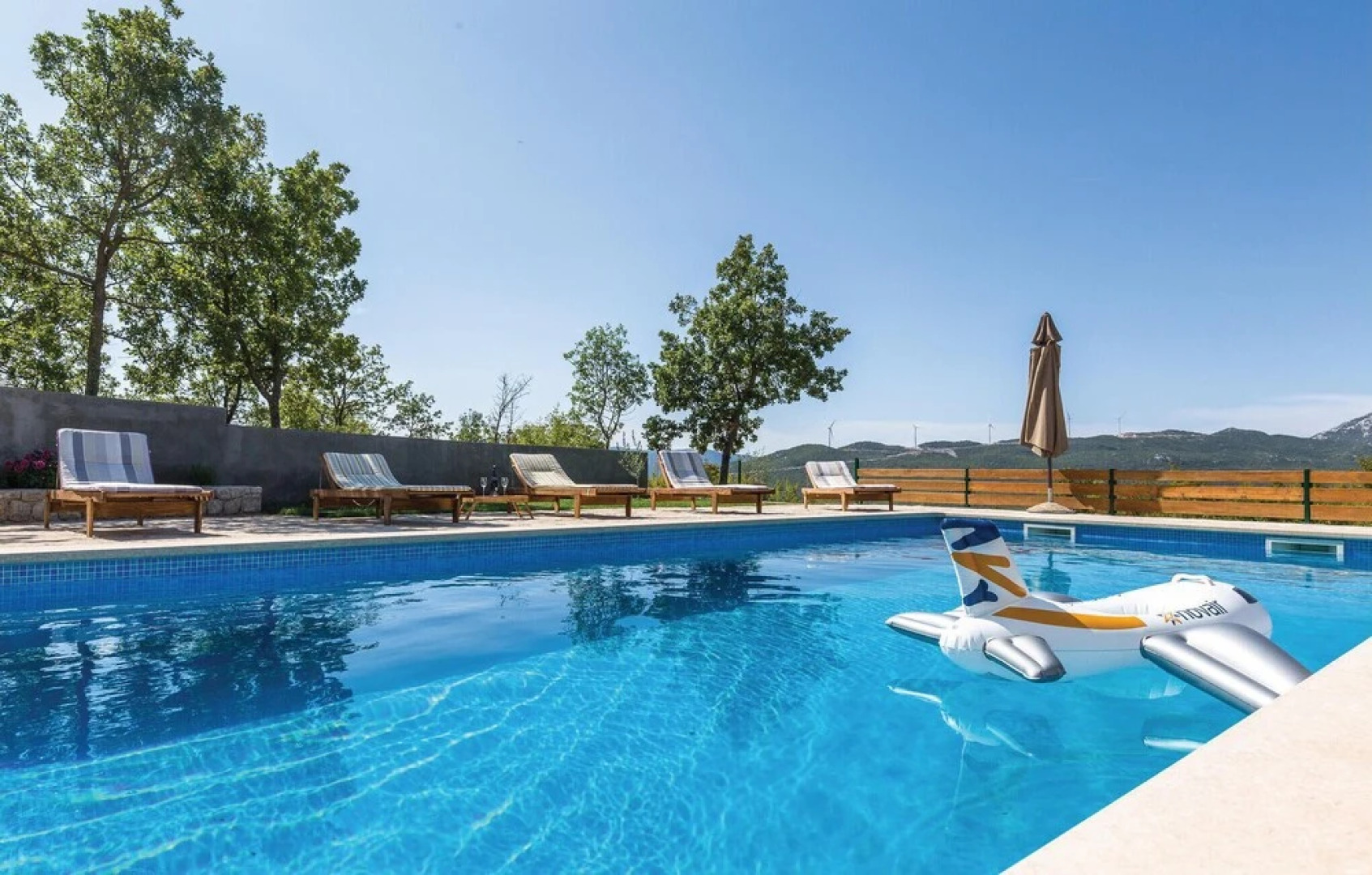 Awesome Home in Blato na Cetini With Wifi and 4 Bedrooms