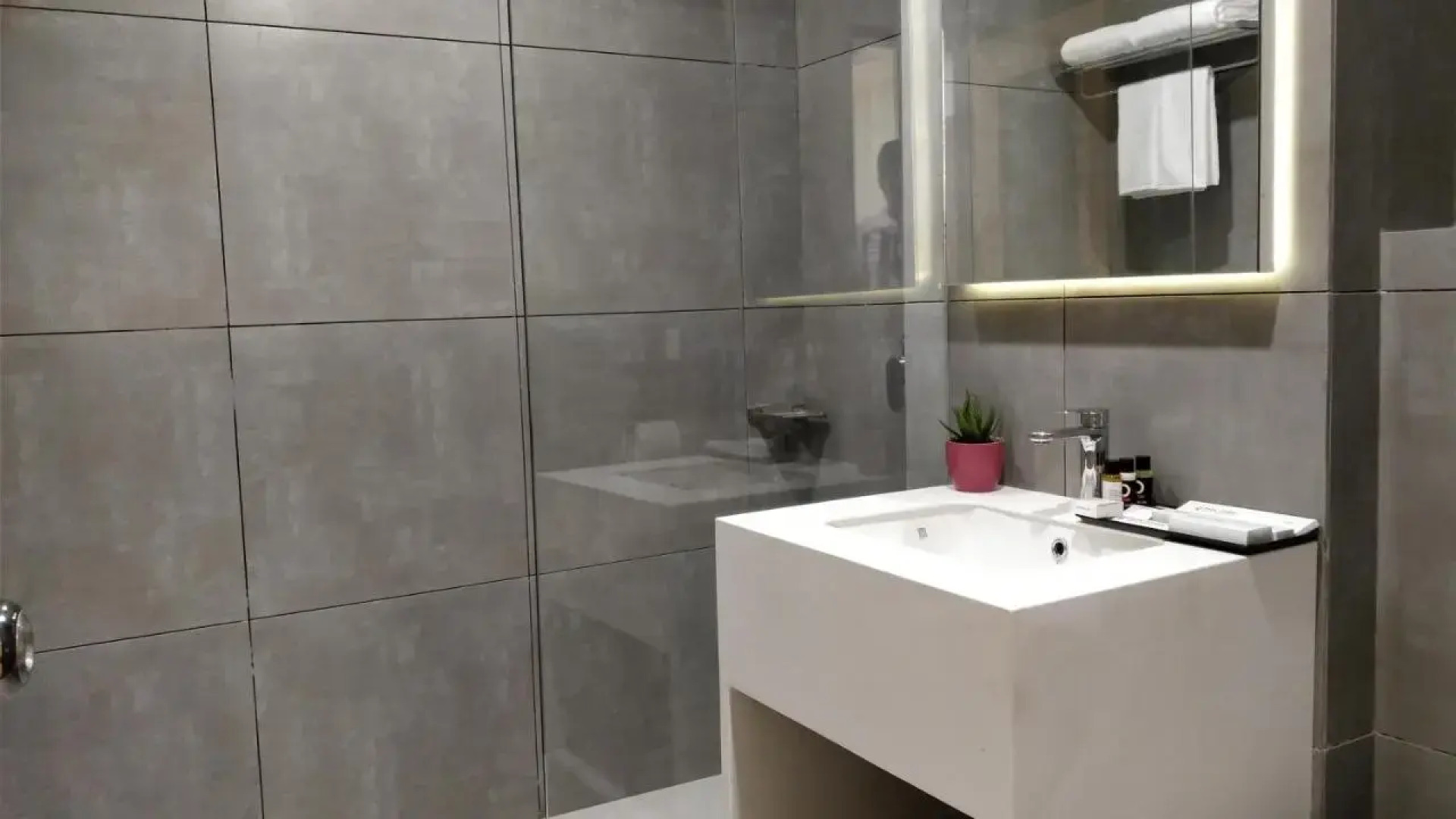 10 Park Street Hotel & Banquets