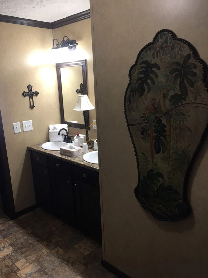 Self Creek Lodge and Marina