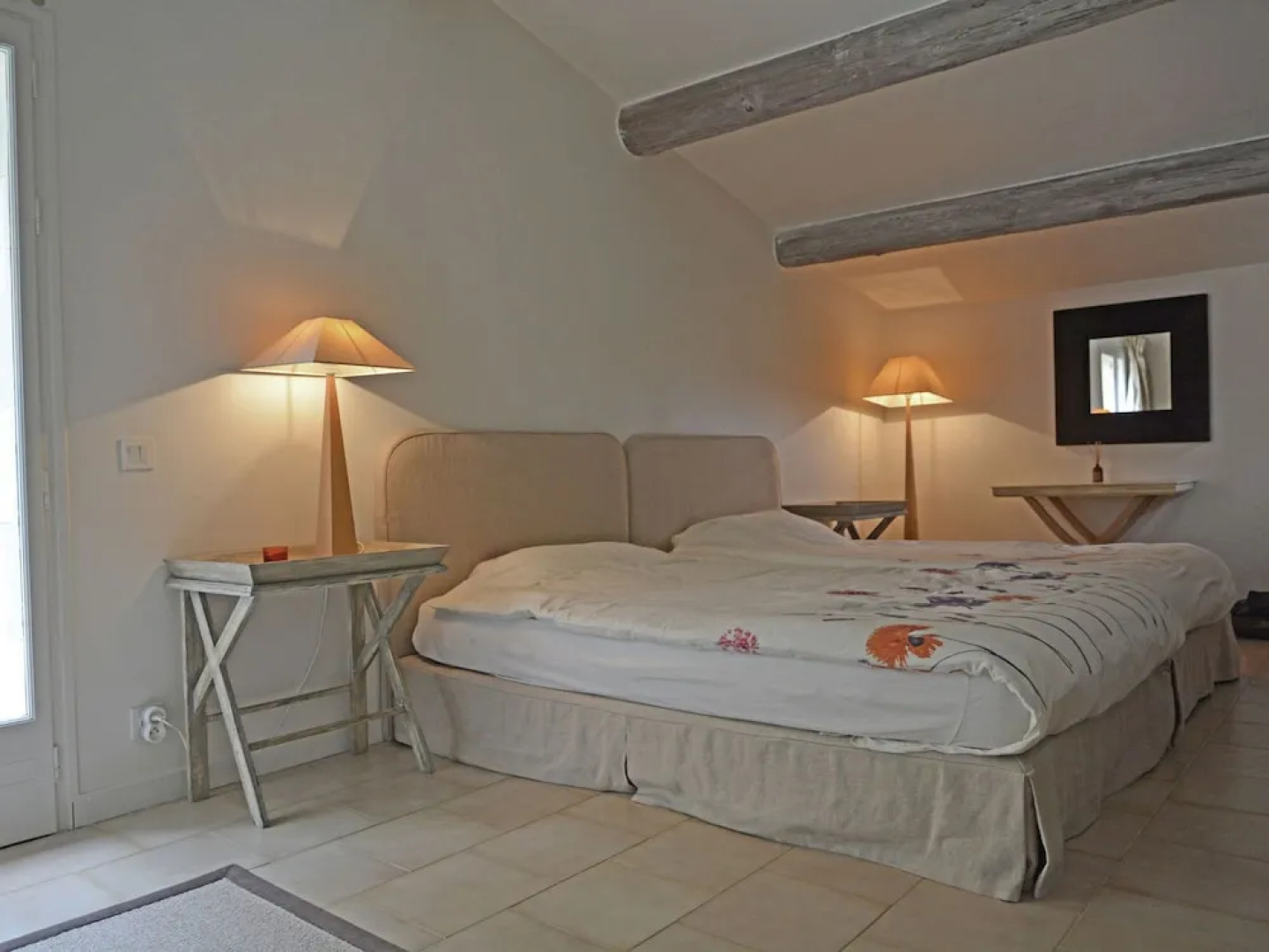 Cozy Villa in Menerbes with Swimming Pool