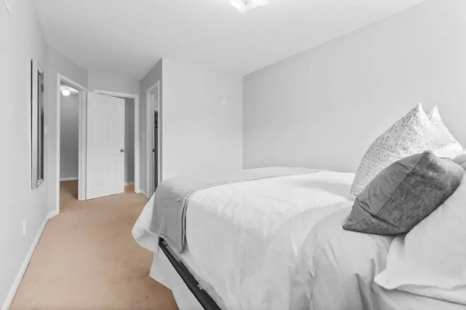 Contemporary 3BR Townhouse in Ajax Cozy Central