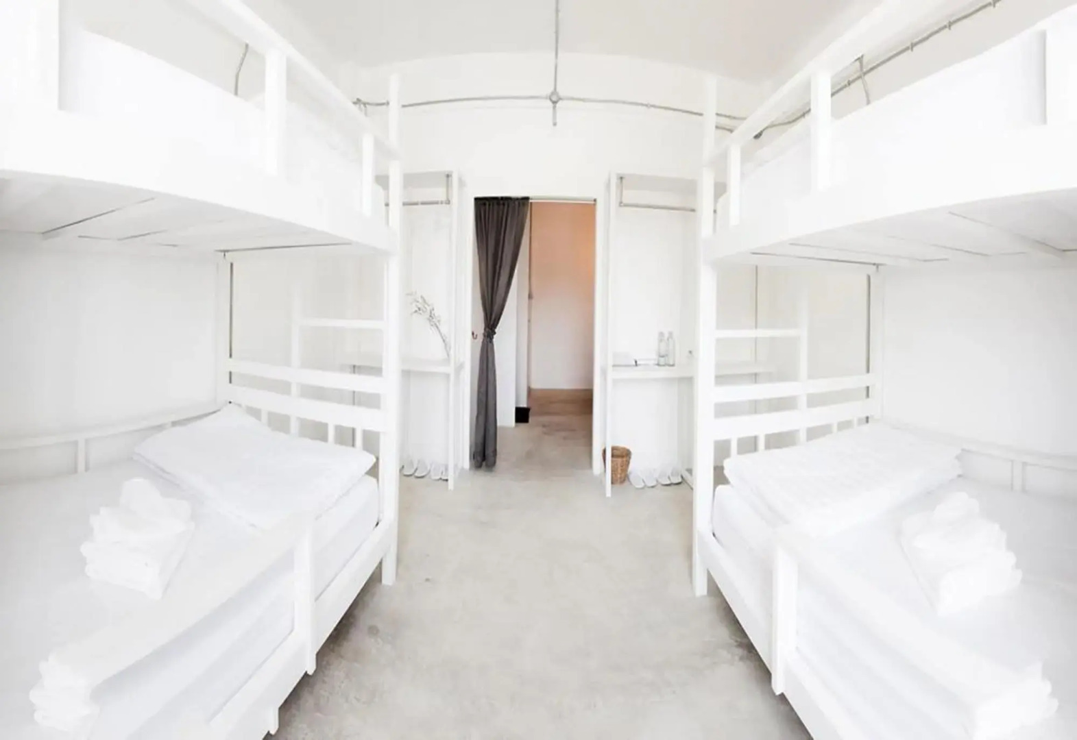 Flat White Cafe x Poshtel