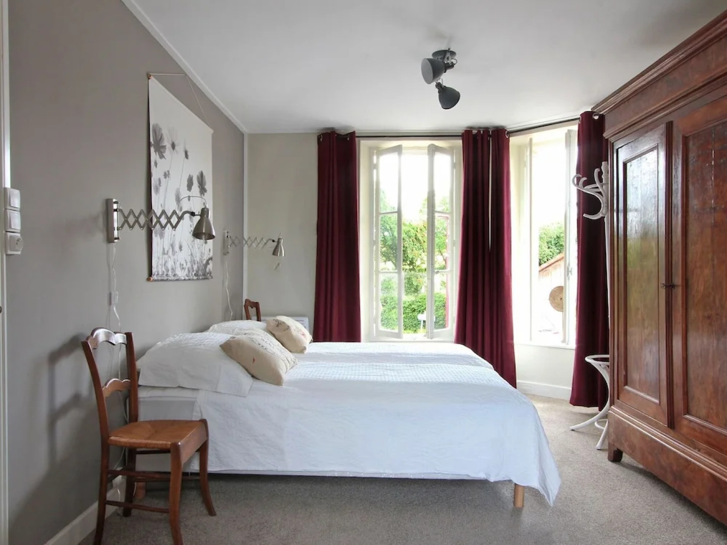 Countryside Holiday Home in Poil With Private Garden