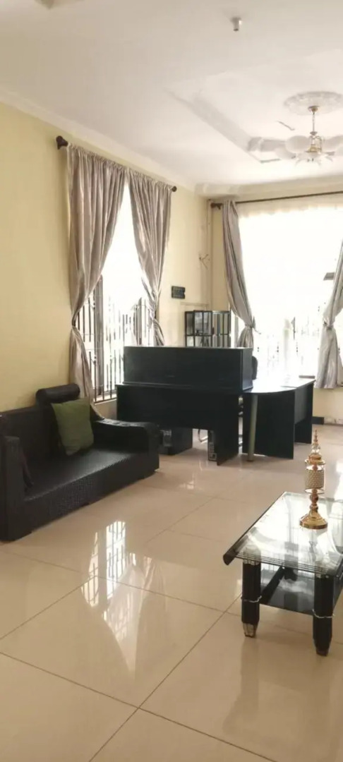 African Flower Hotel