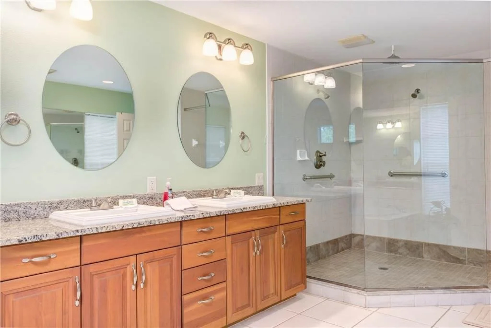 Rialto Mansion - Six Bedroom Home