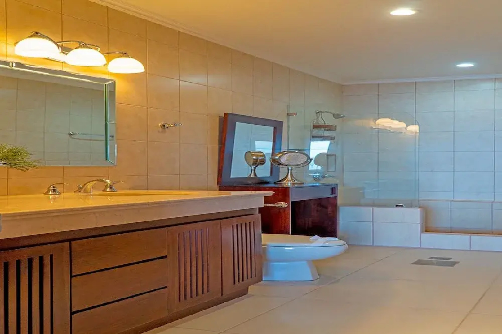 Ocean View Luxury Condo at Flamingo Towers