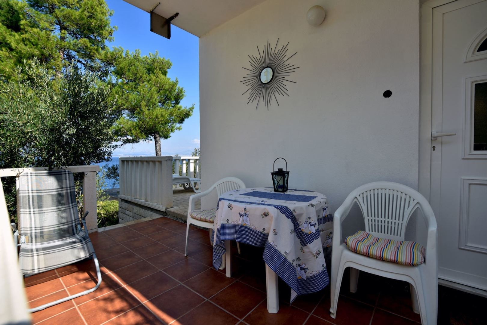 Apartment Ela - very close to beach: A1 Rogac, Island Solta