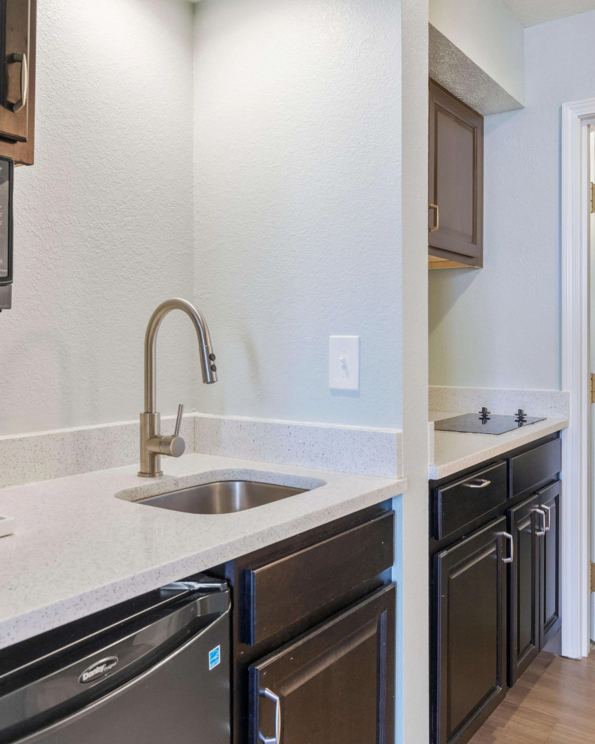 Cherry Tree Inn & Suites