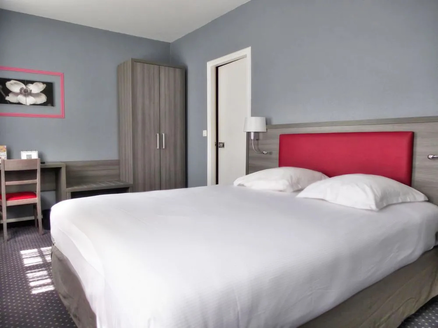 Hotel SPA Piscine le Petit Castel