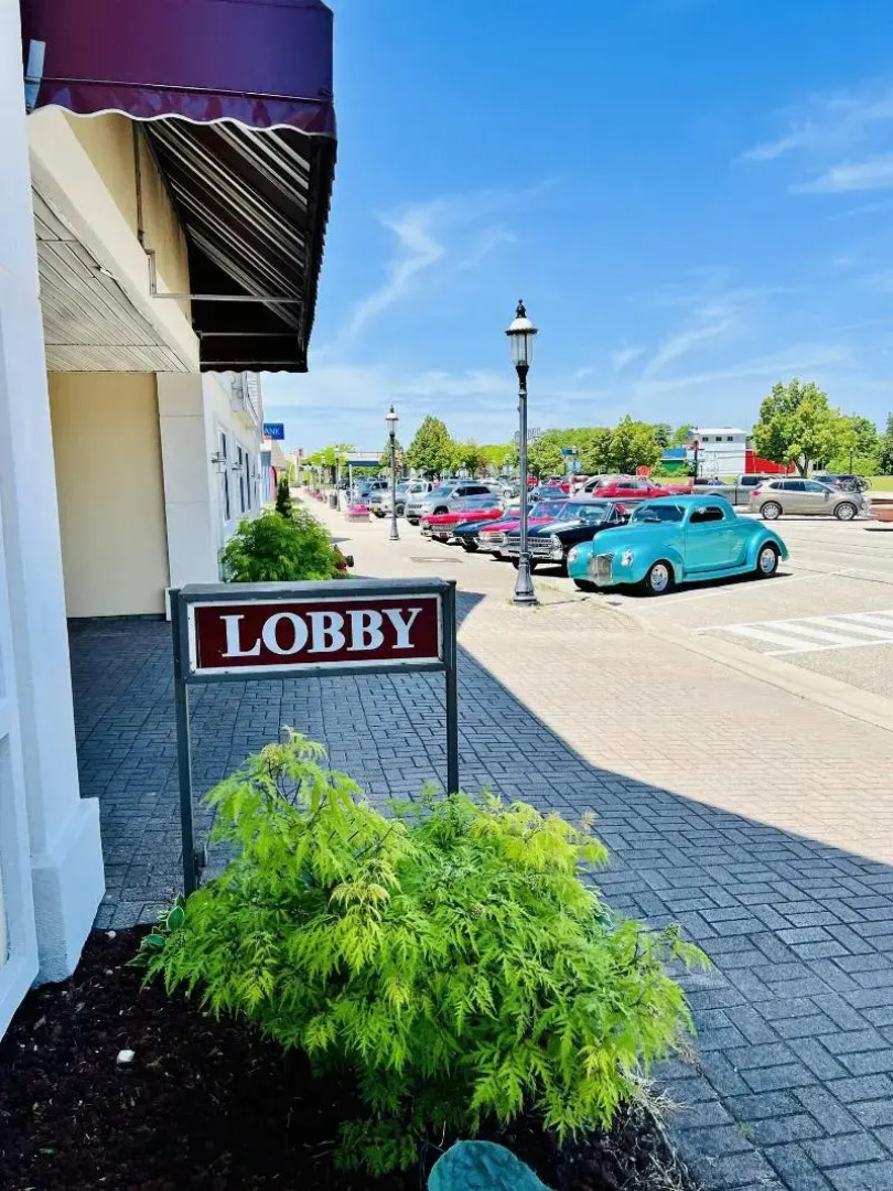 Court Plaza Inn & Suites