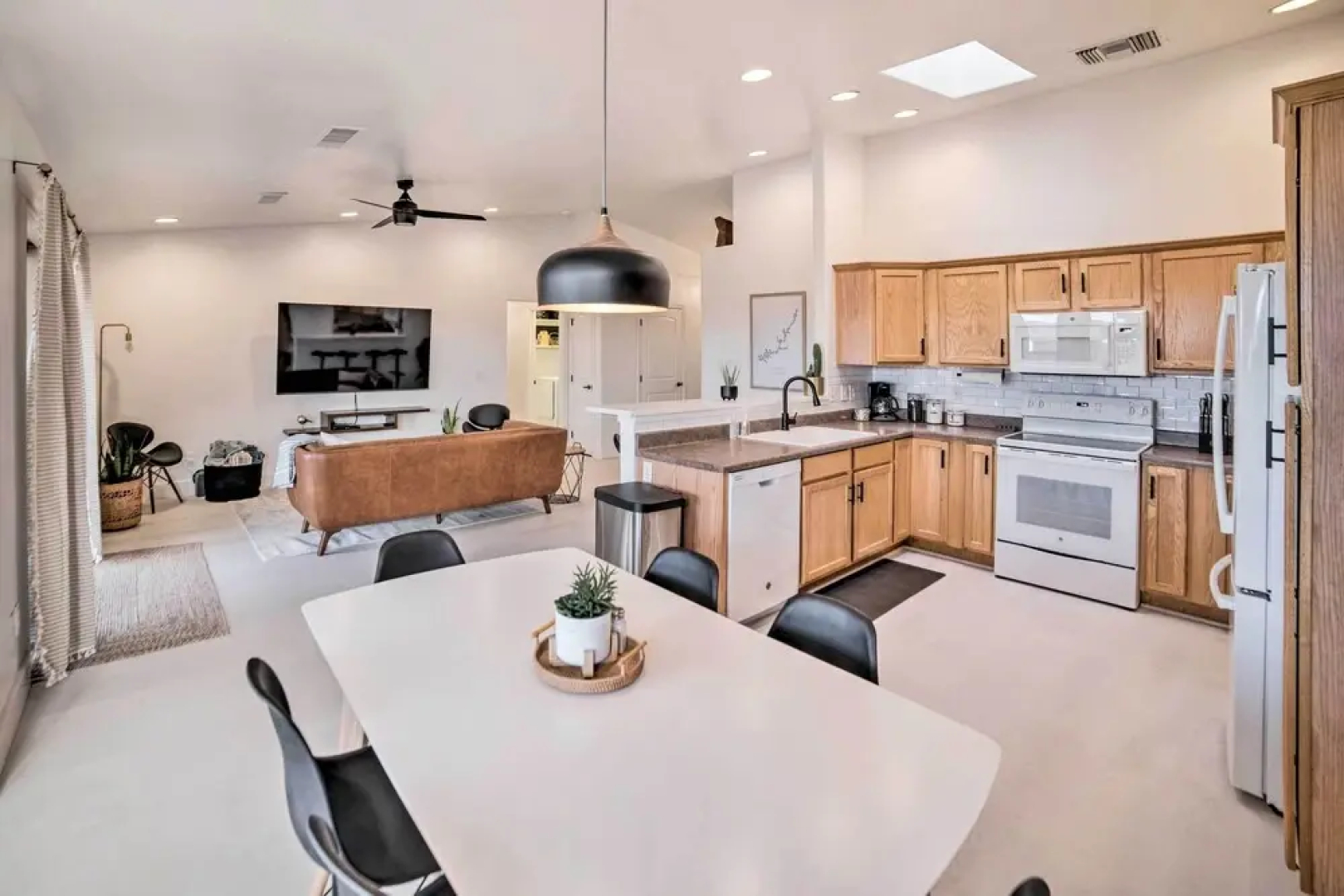 Sunny Page Home: The Gateway to AZ Adventure!