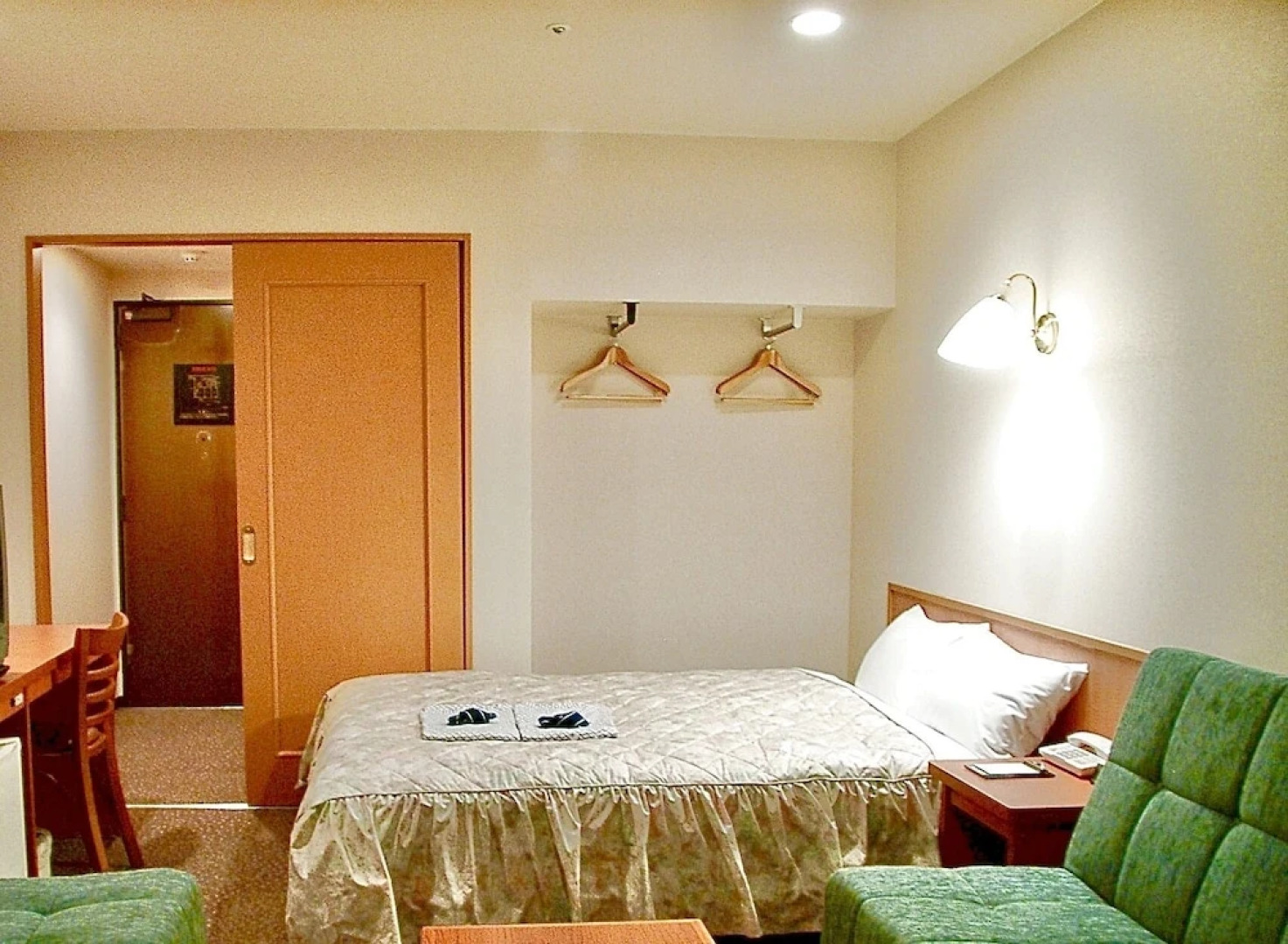 HiroshimaEkimae Universal Hotel ShikansenguchiMigi