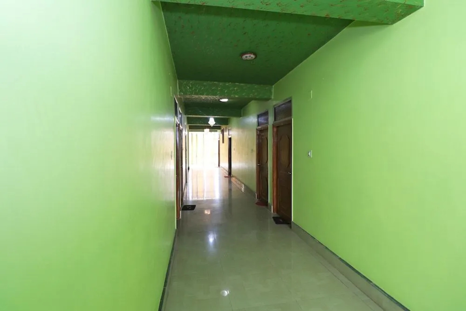 Spot On 43638 L X Inn