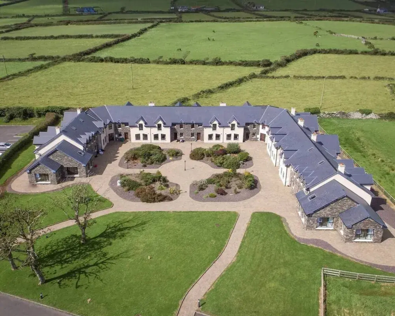 House 3 Dingle Manor Remarkable 3-bed House