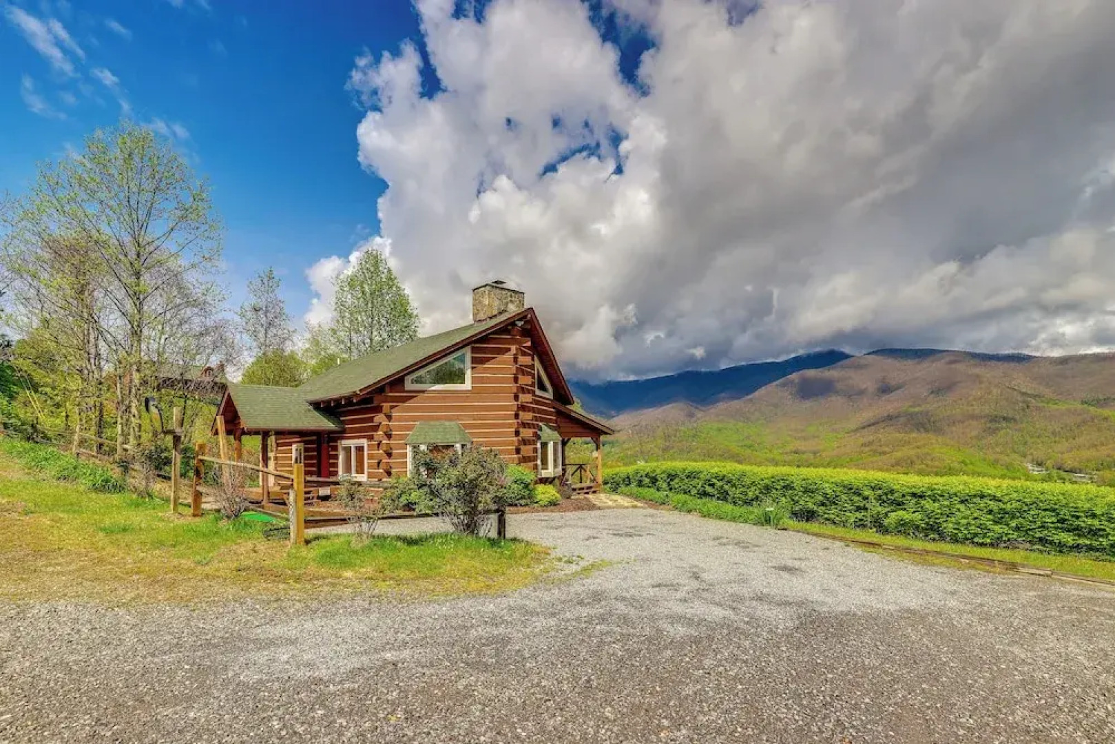 True Log Cabin w/ Game Room, Year-round Views