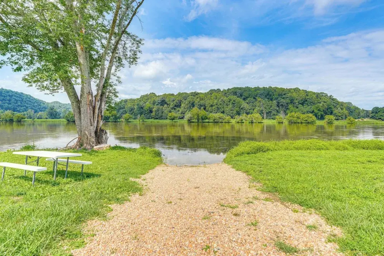 Rogersville Barn Apartment on 27 Acres w/ Pond!