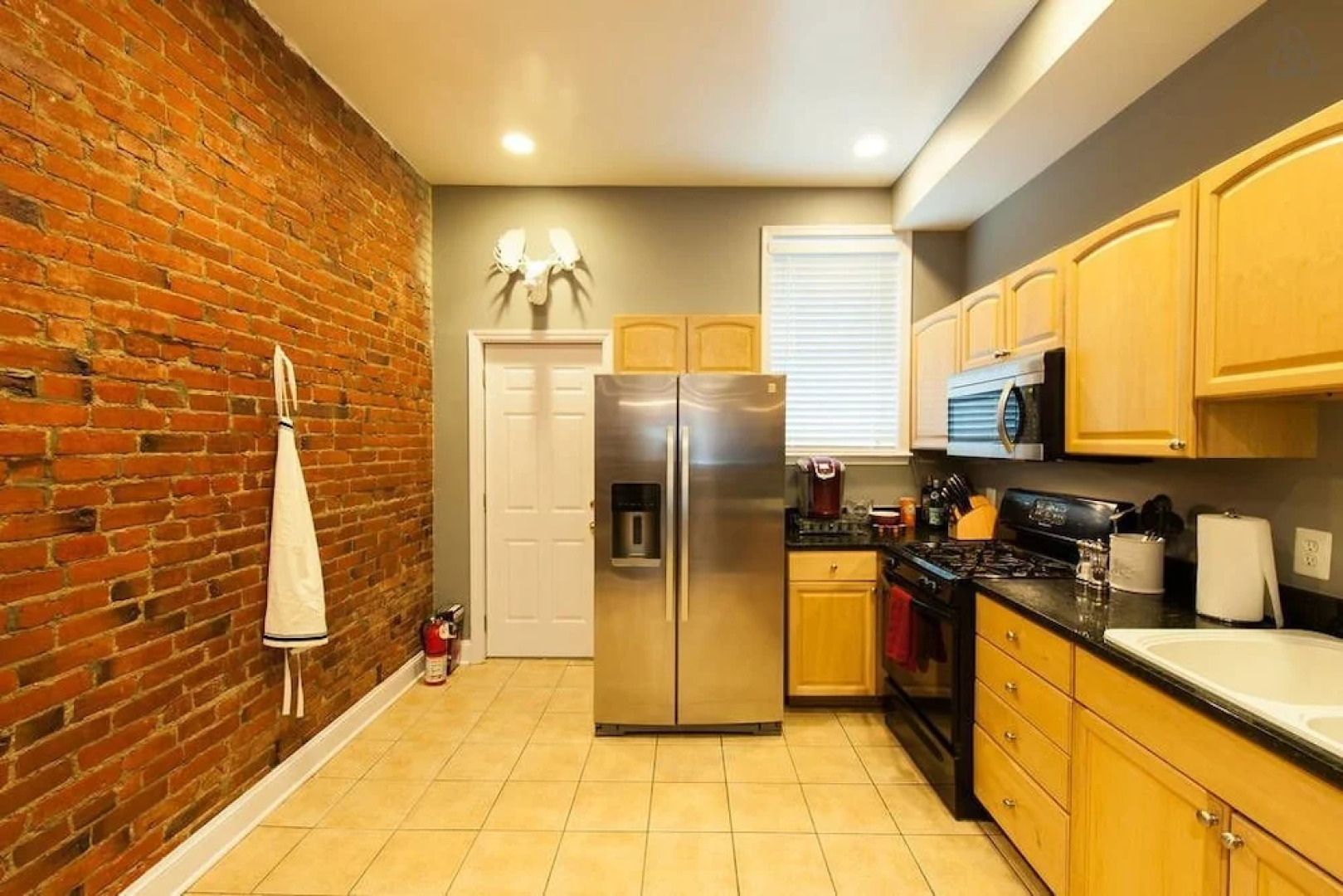 Modernized DC Rowhome in city-center