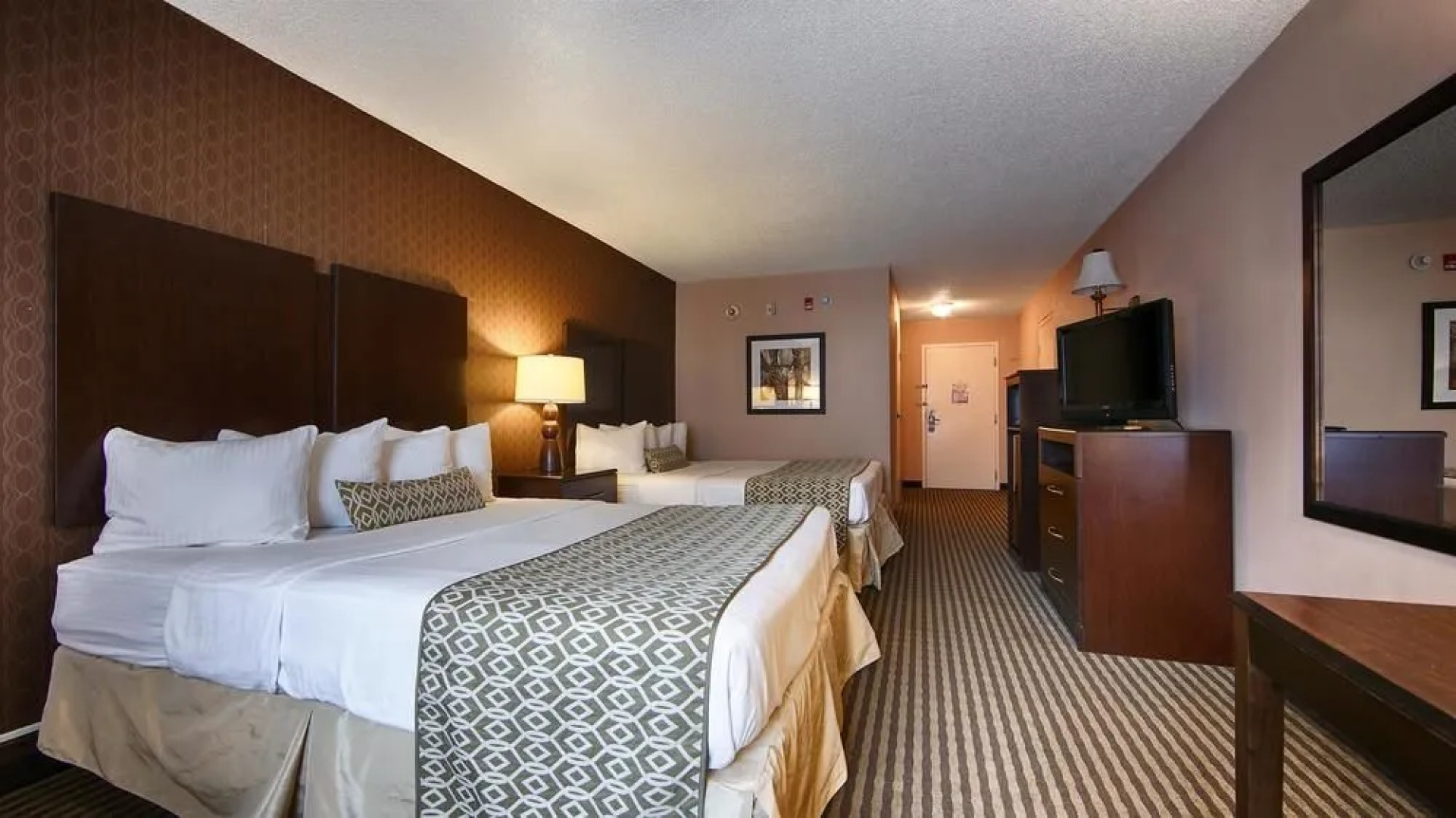 Best Western Plus University Inn Steubenville