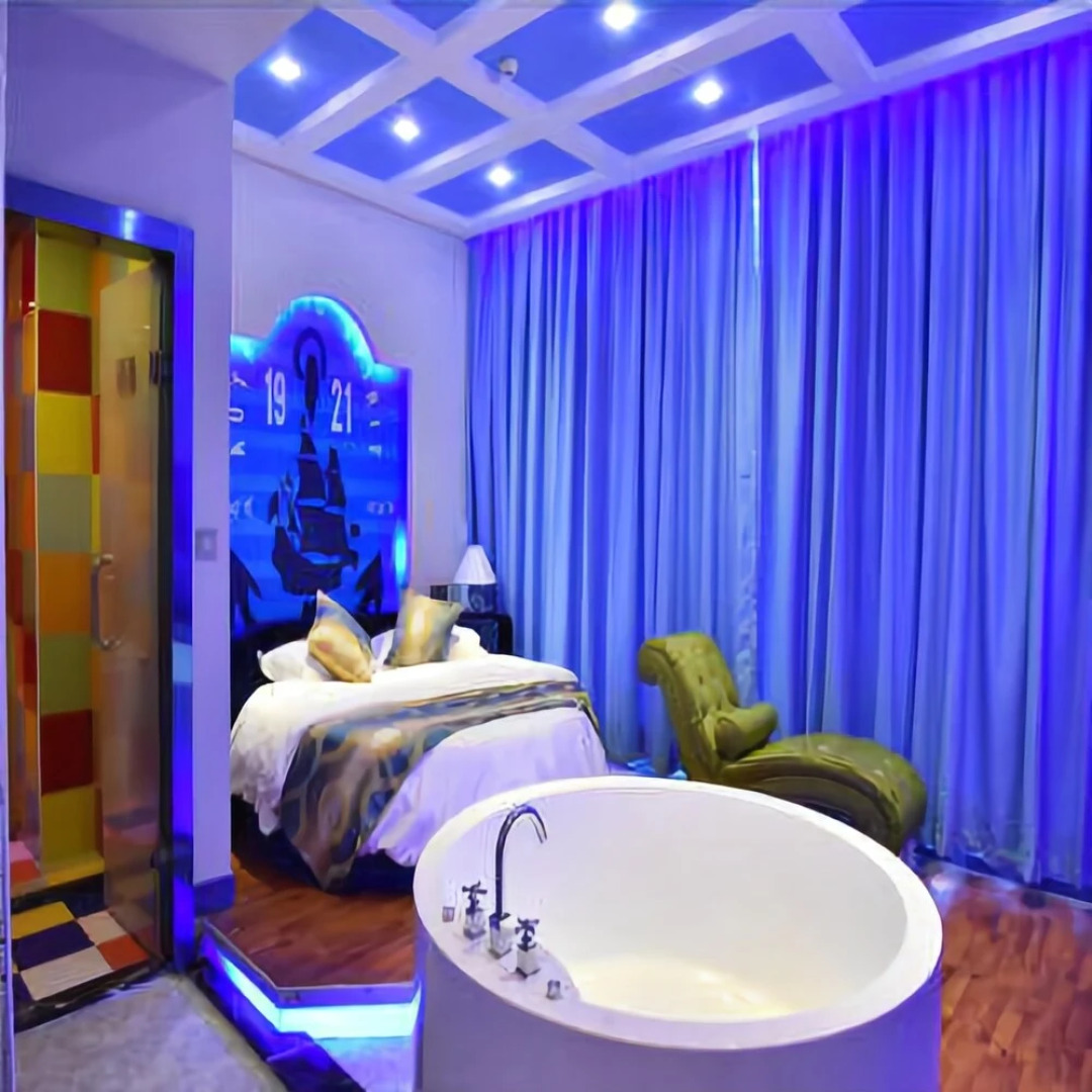 Romantic Coast Theme Hotel (Zhuhai Jiuzhou Port Wharf Haibin Yuchang)