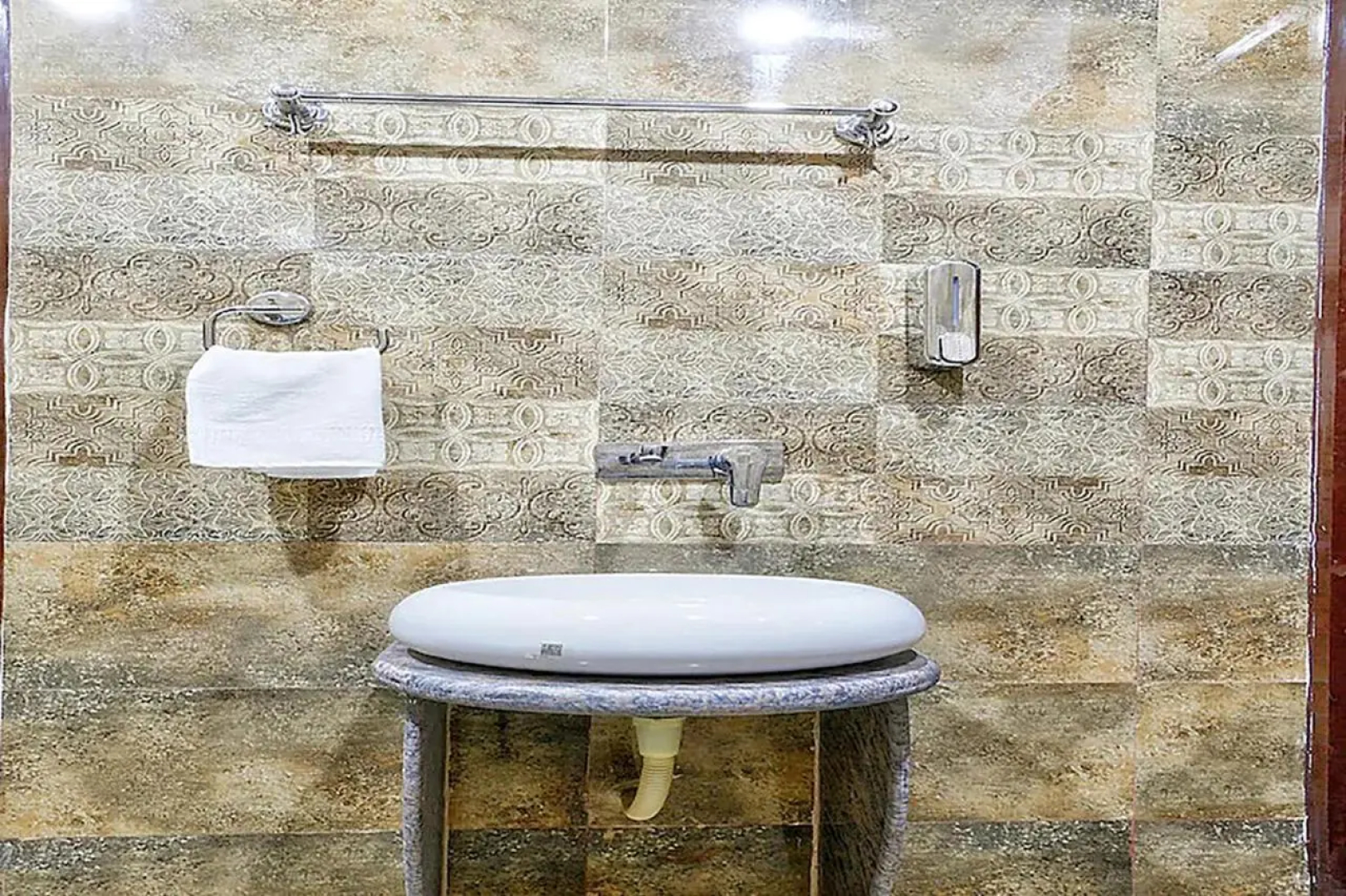 Fabhotel Saumendra