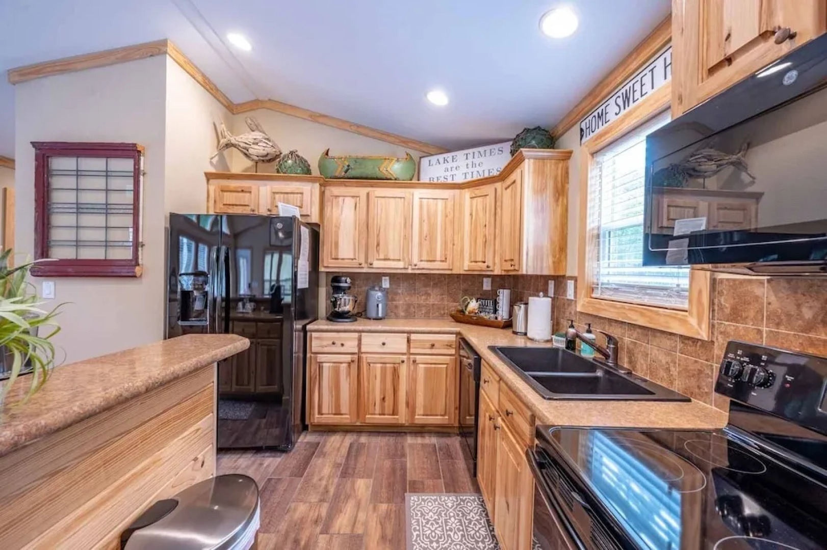 Fish Tales Stunning Cabin Includes Wifi, Hot Tub, and BBQ by Redawning