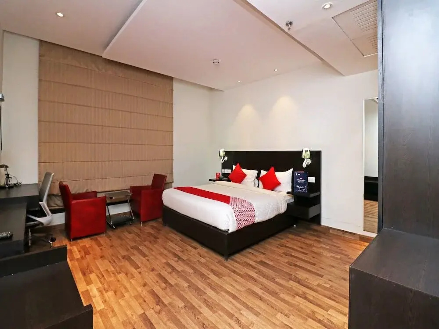 Joy Inn & Suites by OYO Rooms