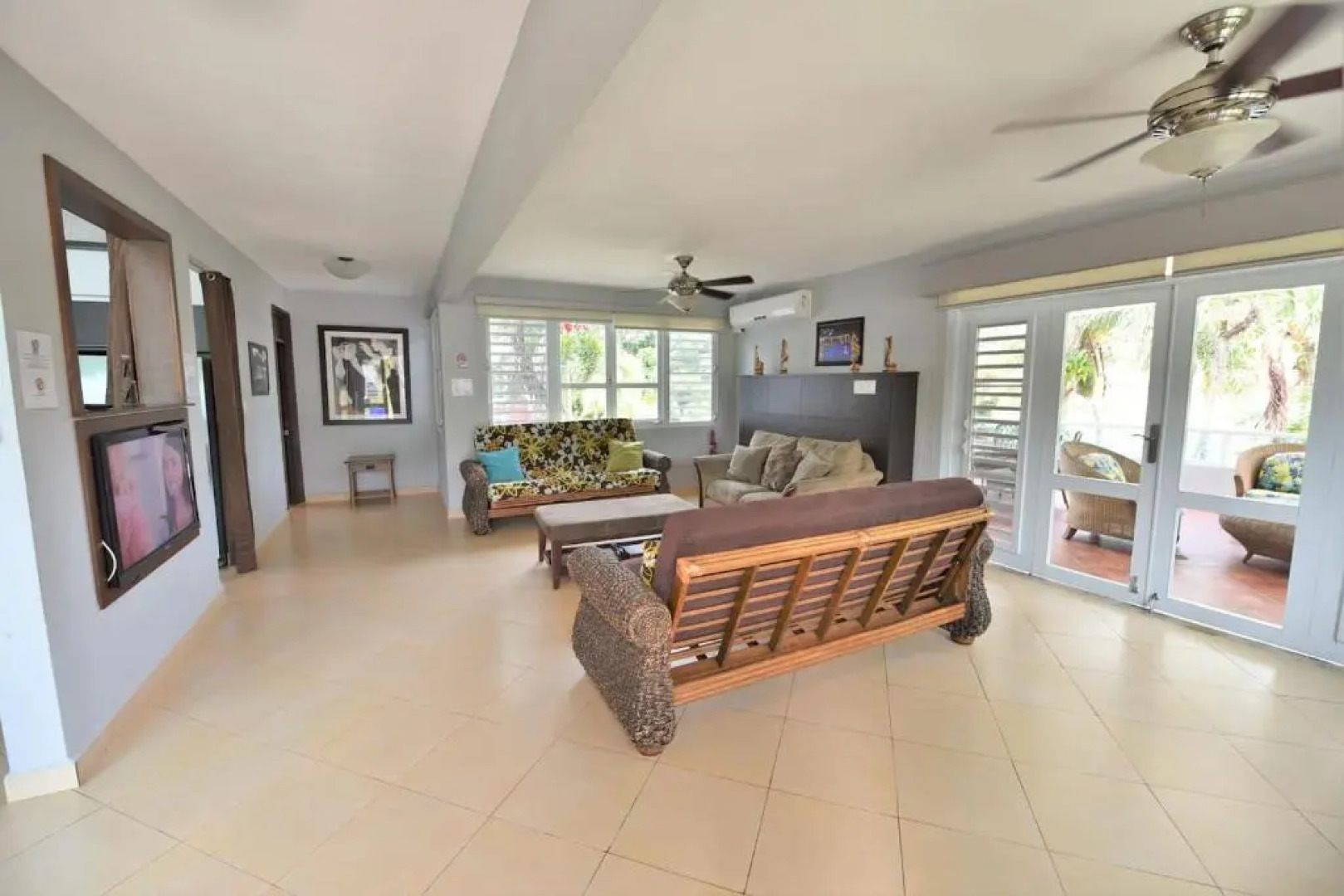 Isabela Villa Bonita - Vacation & Event Venue Sleeps 50!