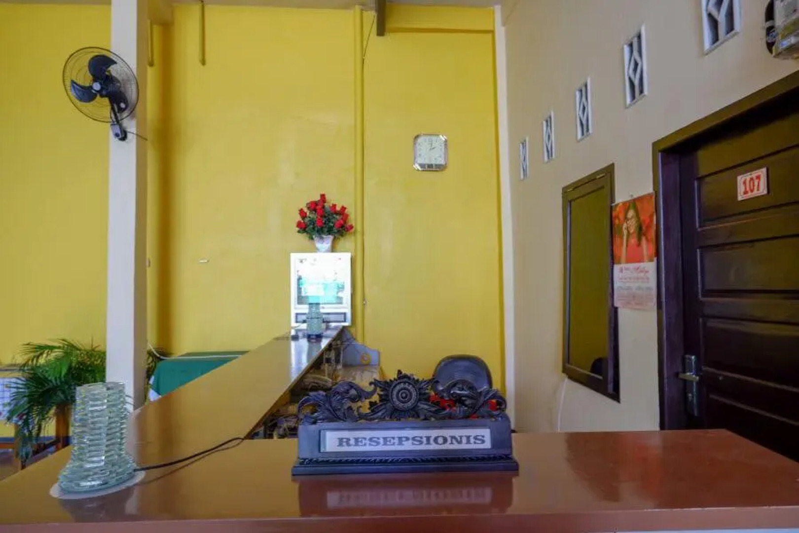 RedDoorz near Universitas Cokroaminoto Palopo