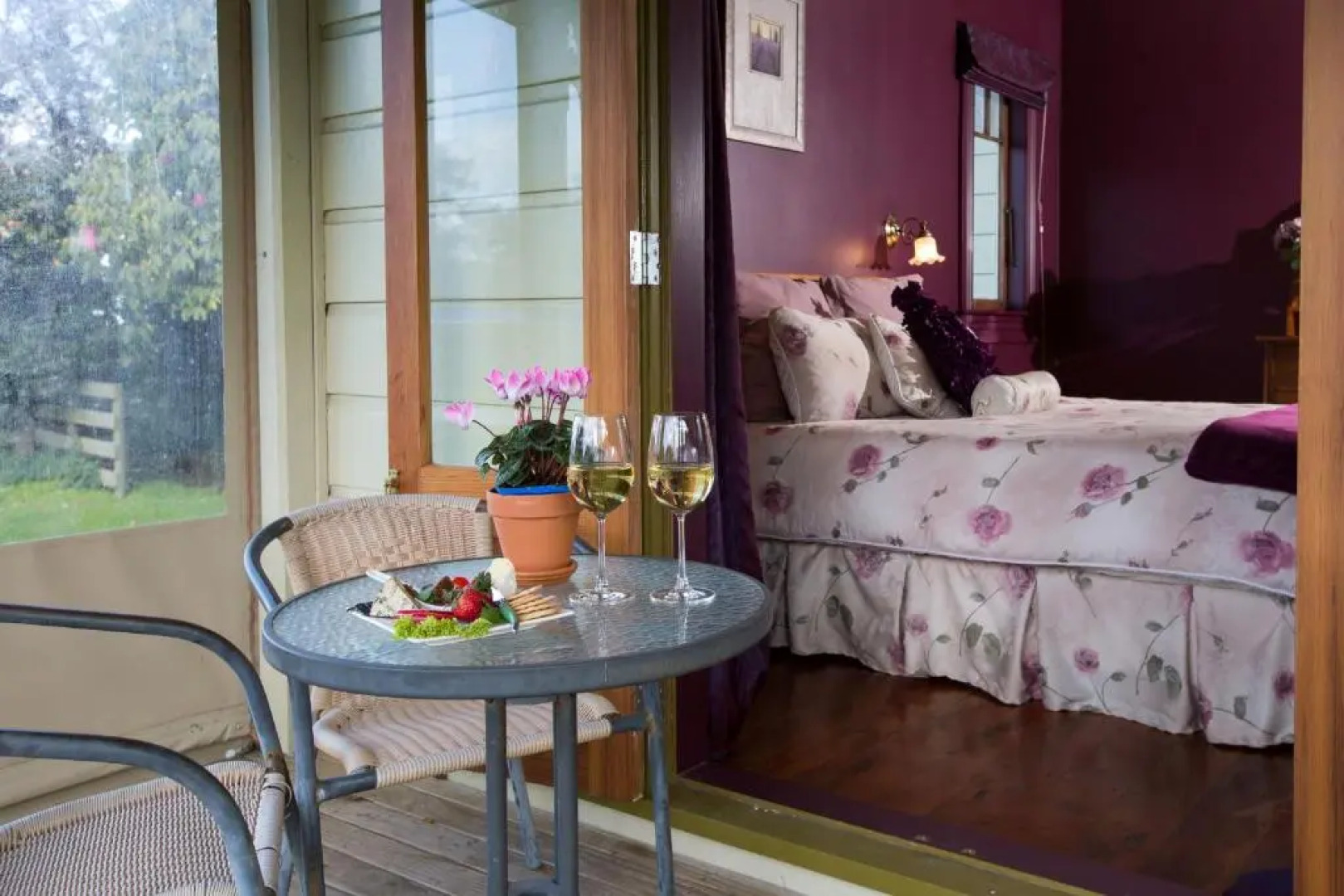 Tairoa Lodge & Cottage