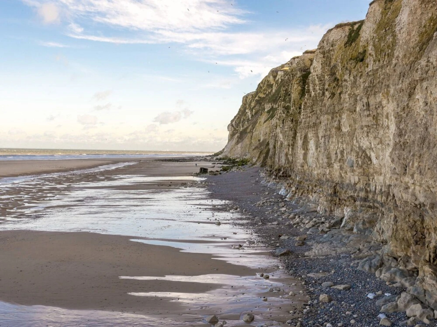 Vintage Holiday Home in Escalles with Garden